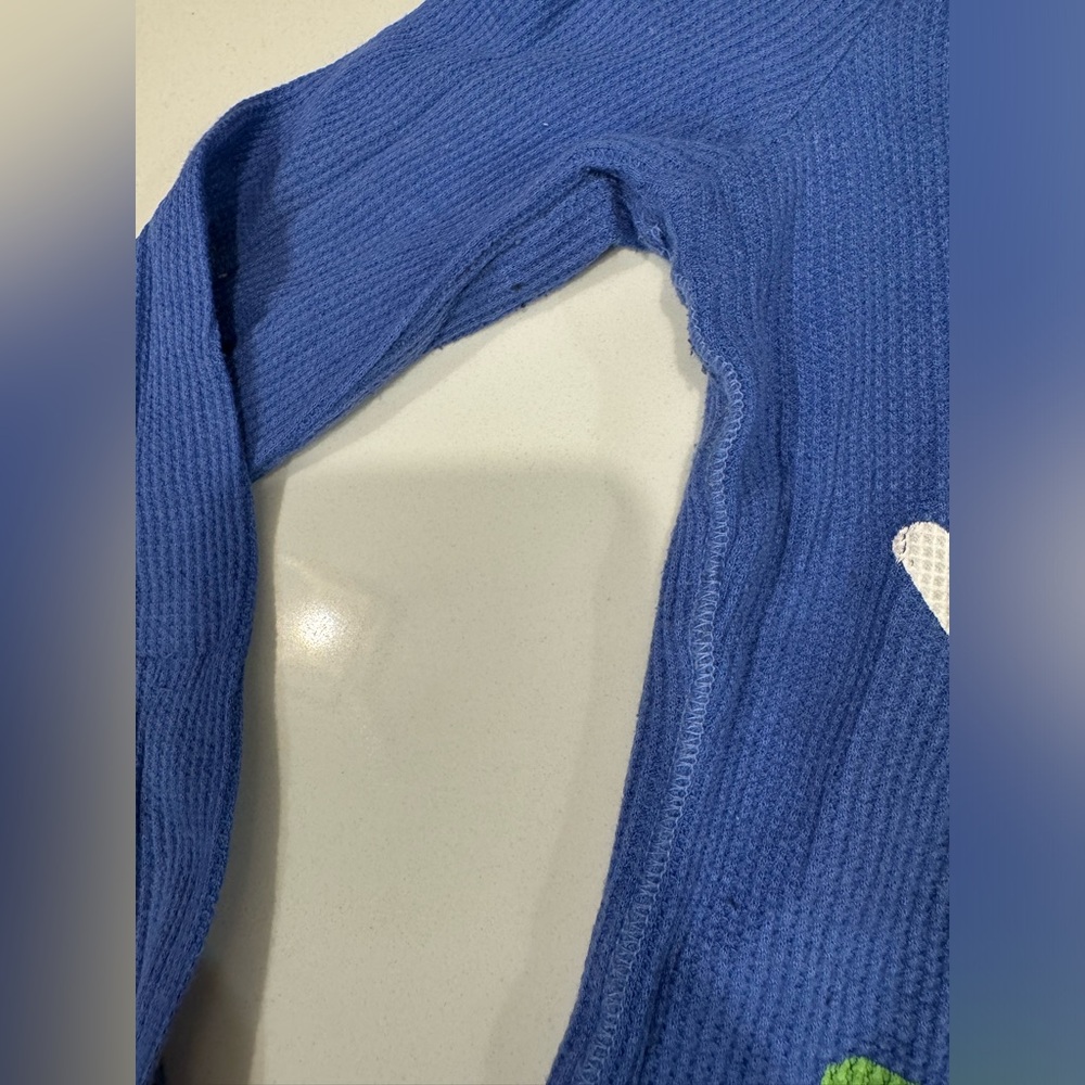 American Eagle NYC long sleeve - Picture 4 of 5